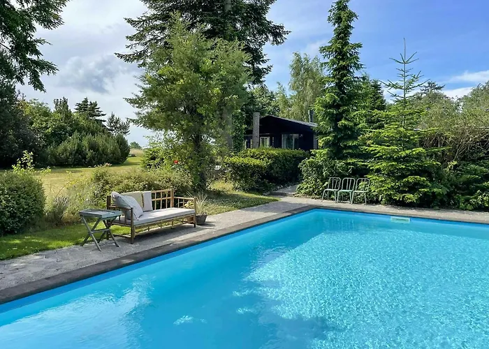 度假居 Summer House With Pool Near